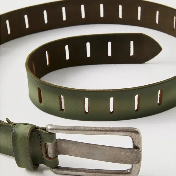 ✨HP✨ F.P. LEATHER BELT (S/M) - Picture 2 of 4